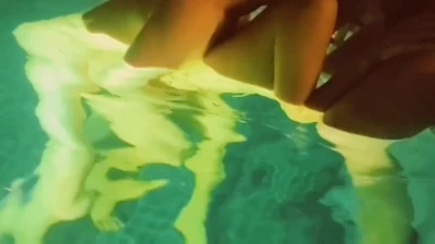수영장에서 딴놈이랑 마누라 공유